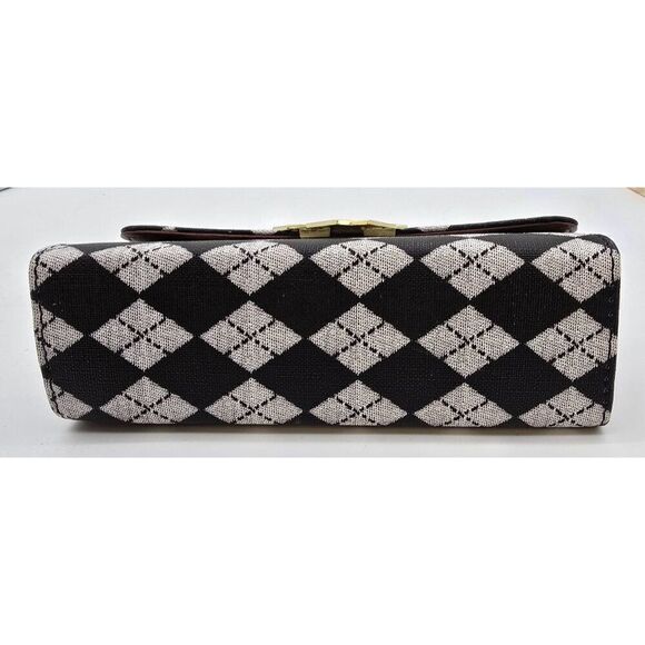 Chic Black & White Checkered Crossbody Bag With Gold Chain & Geometric Clasp - Picture 4 of 7